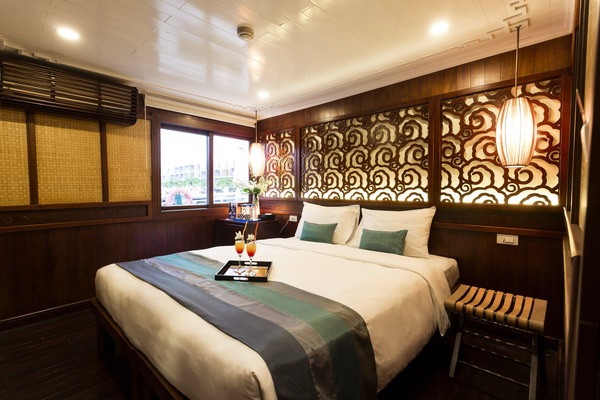 APT Guided Tours & River Cruises Bhaya Classic Deluxe Cabin Double Bed ©Bhaya Classic & Leyna Achterberg.jpg